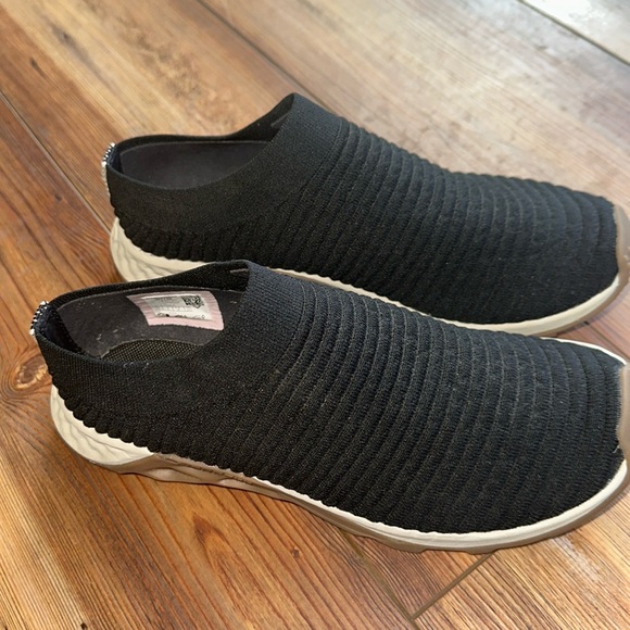 Merrell black size 7.5 slip on sneakers. Like new! - Picture 2 of 6